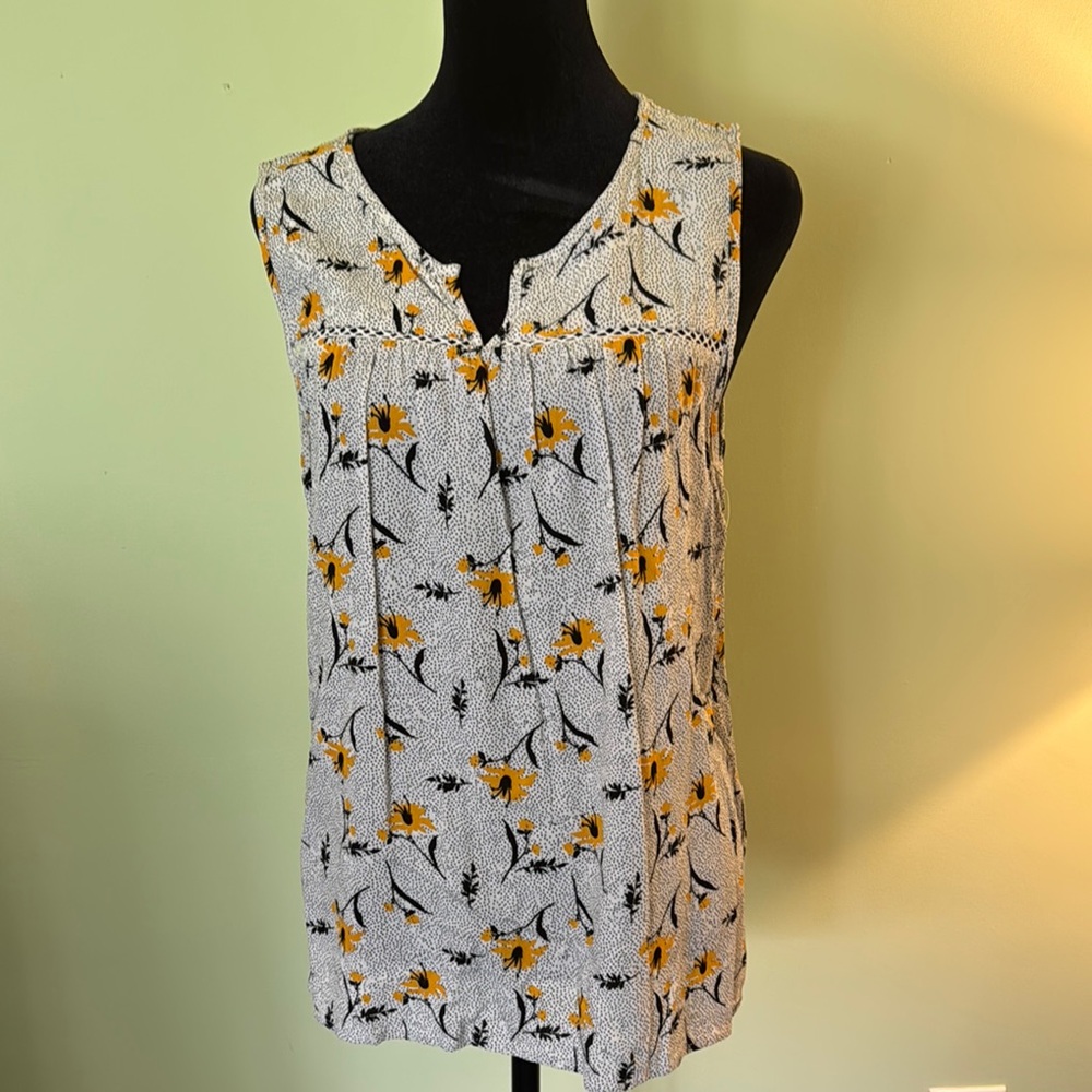 Gold and White Sleeveless Blouse